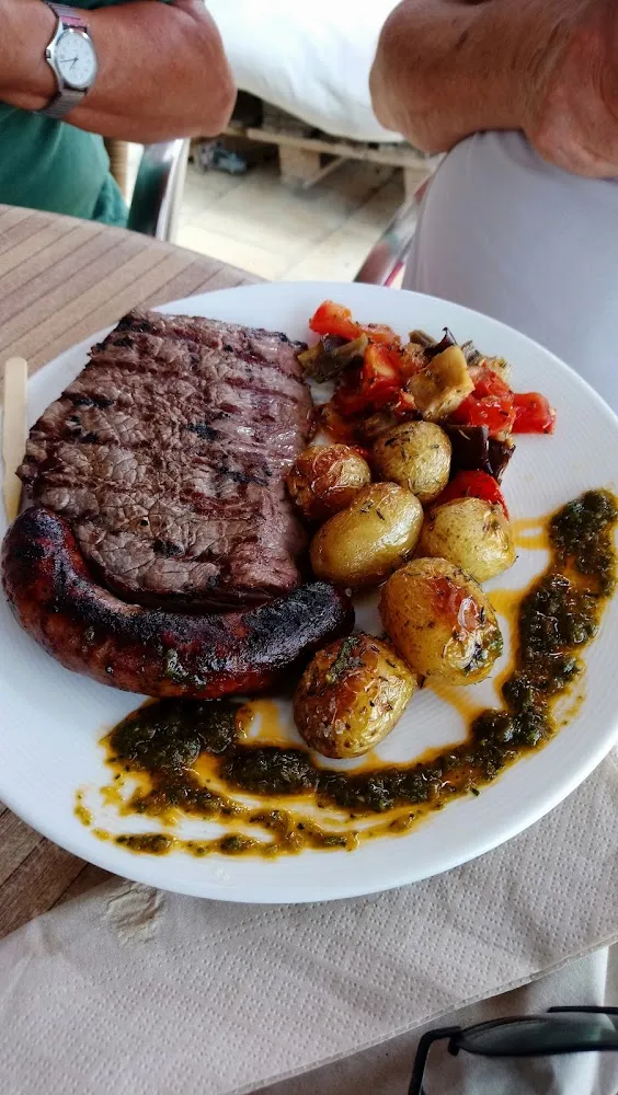 Entrecôte Saucisse Pommes de Terre Grenaille